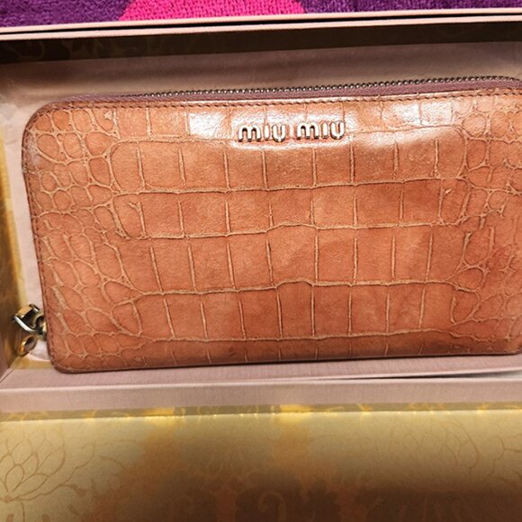 Miu Miu wallet - Beautiful condition, With Box - Picture 1 of 7